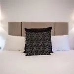Premium One Bedroom - Near Circular Quay 1301 Self- Catering