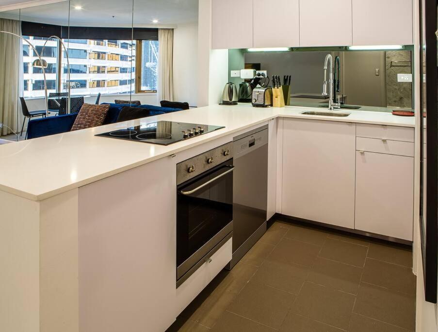 Premium One Bedroom - Near Circular Quay 1301 Self- Catering Apartment *